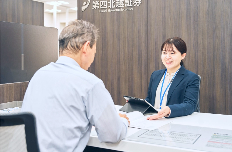 募集・売出し業務を行う様子